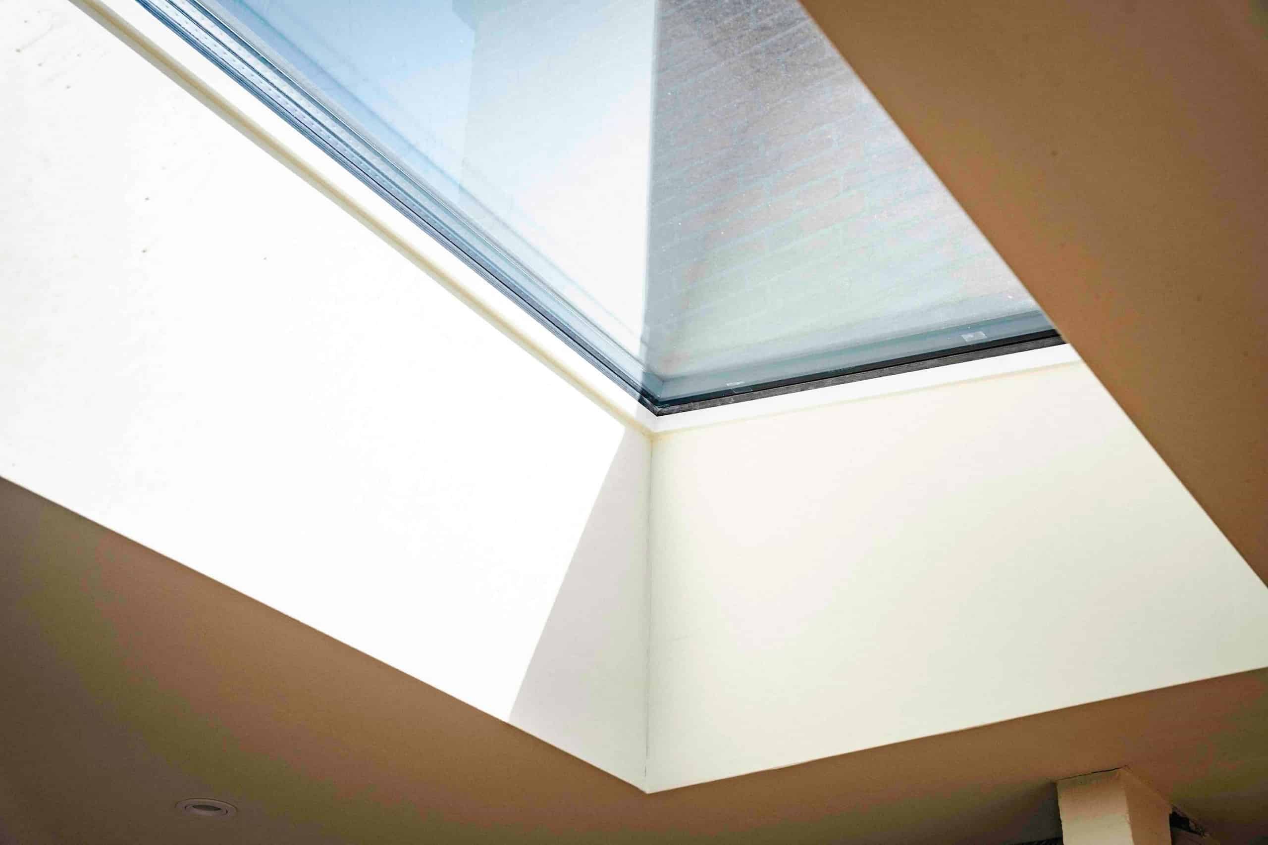 Lessenaarsdak lichtstraat bij een woning in Amsterdam